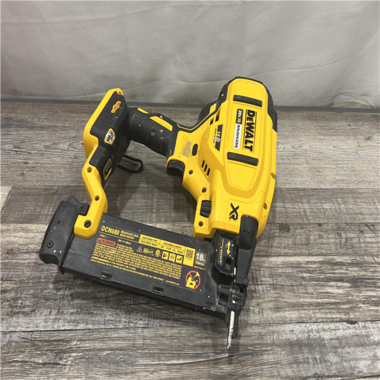 AS-IS DEWALT 20V MAX XR 18 Gauge Brad Nailer Kit