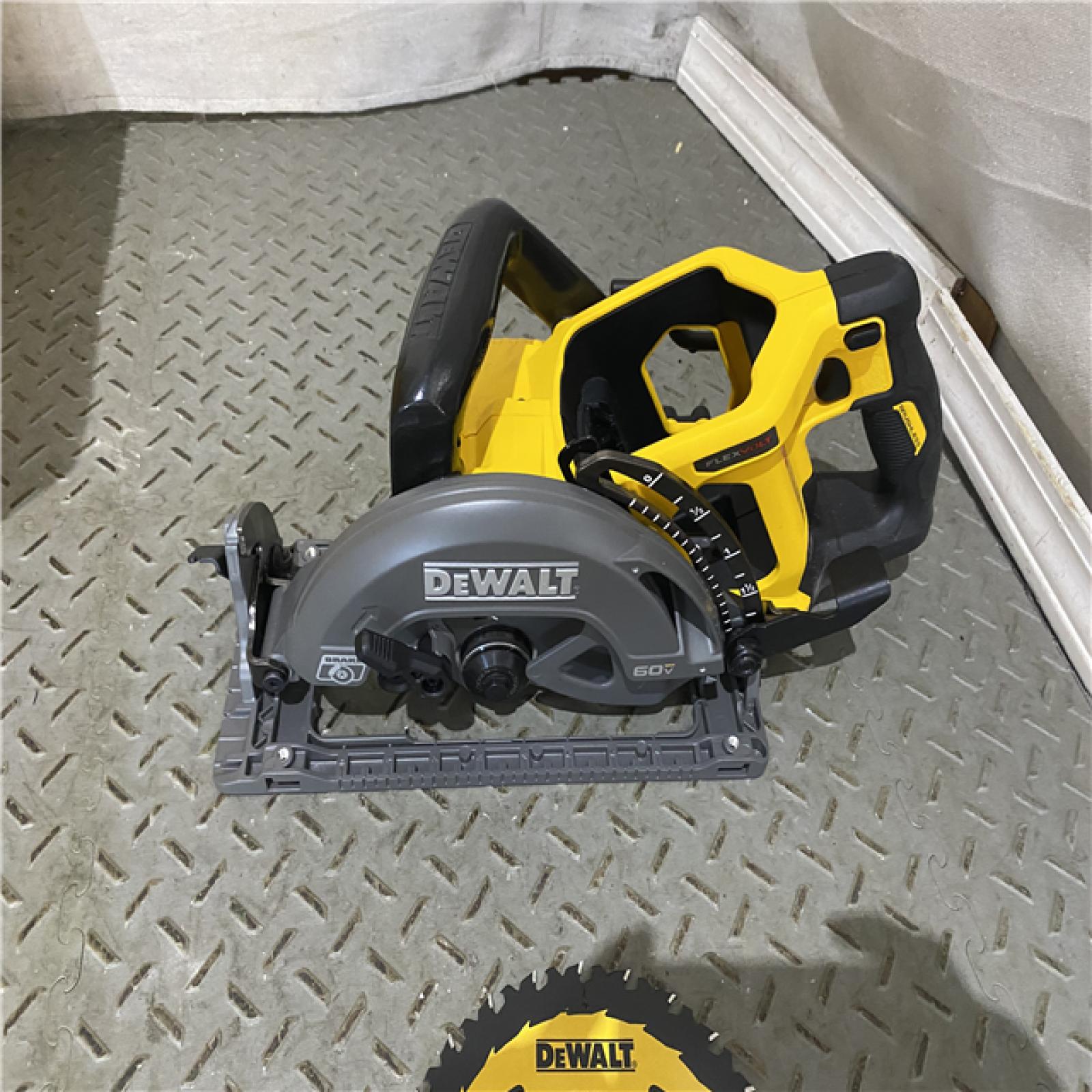 Houston location AS-IS DEWALT FLEXVOLT 60V MAX Cordless Brushless 7-1/4 in. Wormdrive Style Circular Saw (Tool Only)