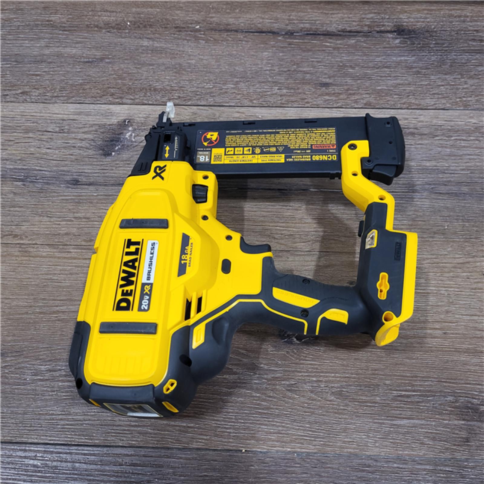 AS-IS DEWALT 20V MAX XR 18 Gauge Brad Nailer Kit