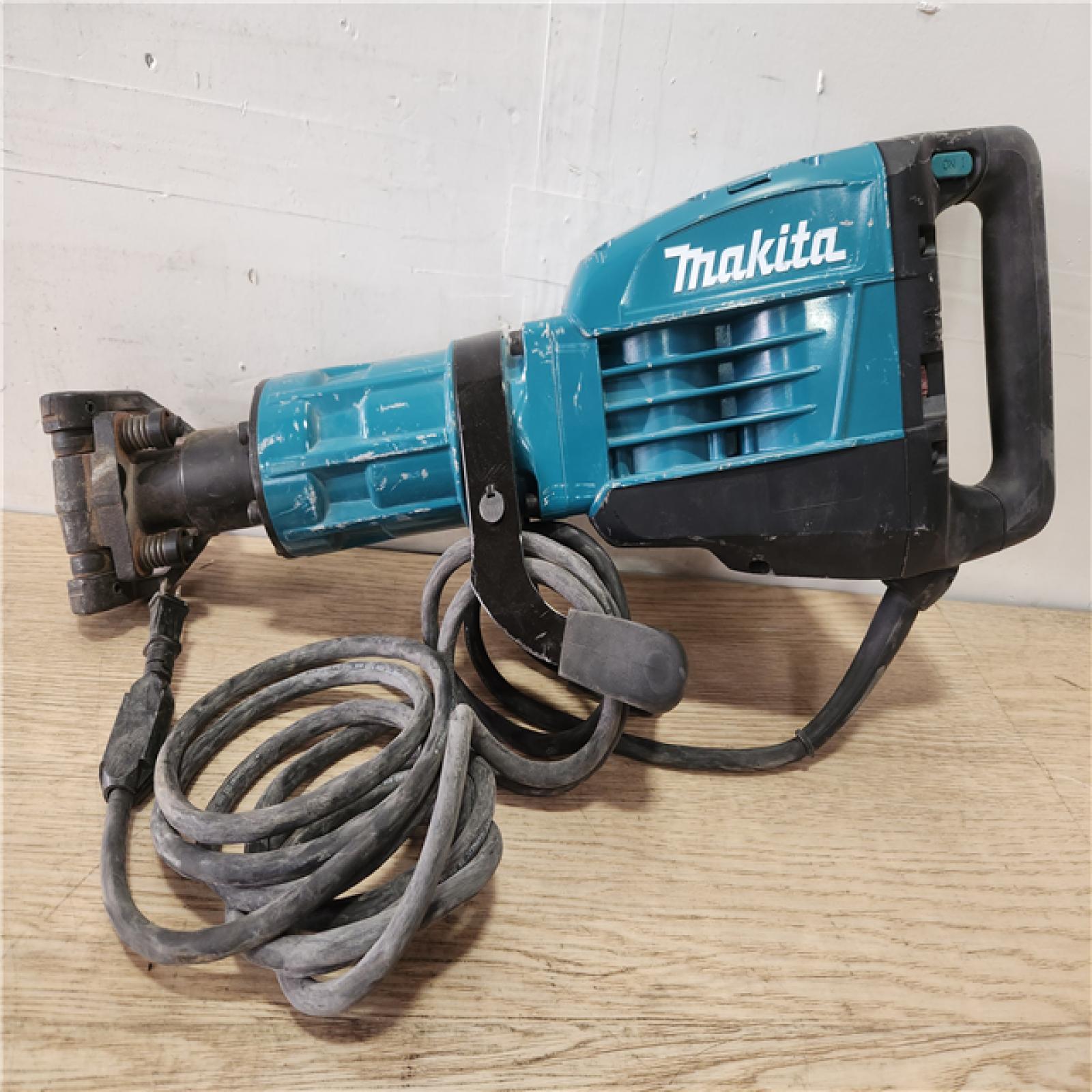 Phoenix Location Makita 14 Amp 1-1/8 in. Hex Corded Variable Speed 35 lb. Demolition Hammer w/ Soft Start, LED, (1) Bull Point and Hard Case