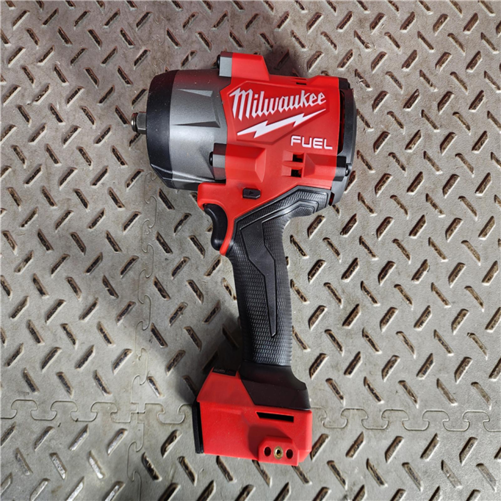 HOUSTON LOCATION - AS-IS (APPEARS LIKE NEW) Milwaukee M18 FUEL 1/2 High Torque Impact Wrench with Friction Ring Kit