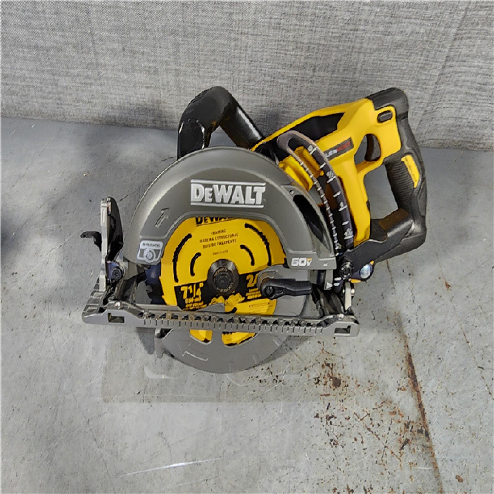 HOUSTON LOCATION - AS-IS (APPEARS LIKE NEW) DEWALT FLEXVOLT 60V MAX Cordless Brushless 7-1/4 in. Wormdrive Style Circular Saw (Tool Only)