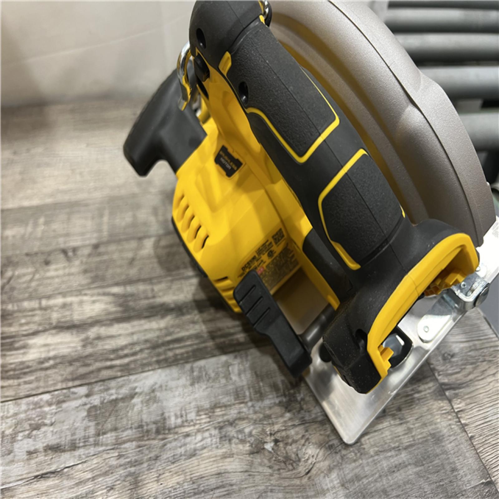 AS-IS DEWALT 20-Volt MAX 7-1/4 in. Cordless Circular Saw (Tool Only)