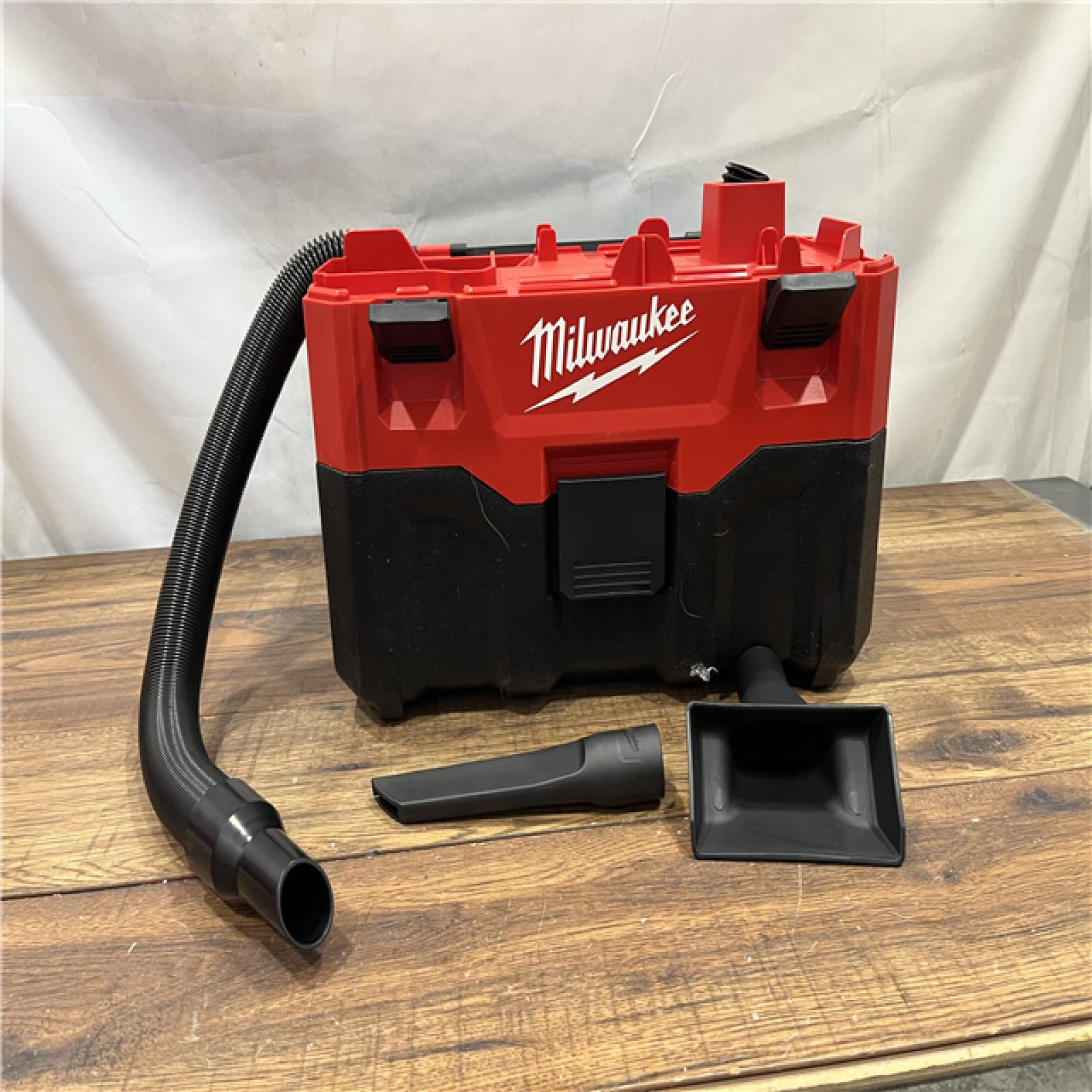 AS-IS Milwaukee M18 Vacuum 2Gal 6  Hose Access Bare Tool