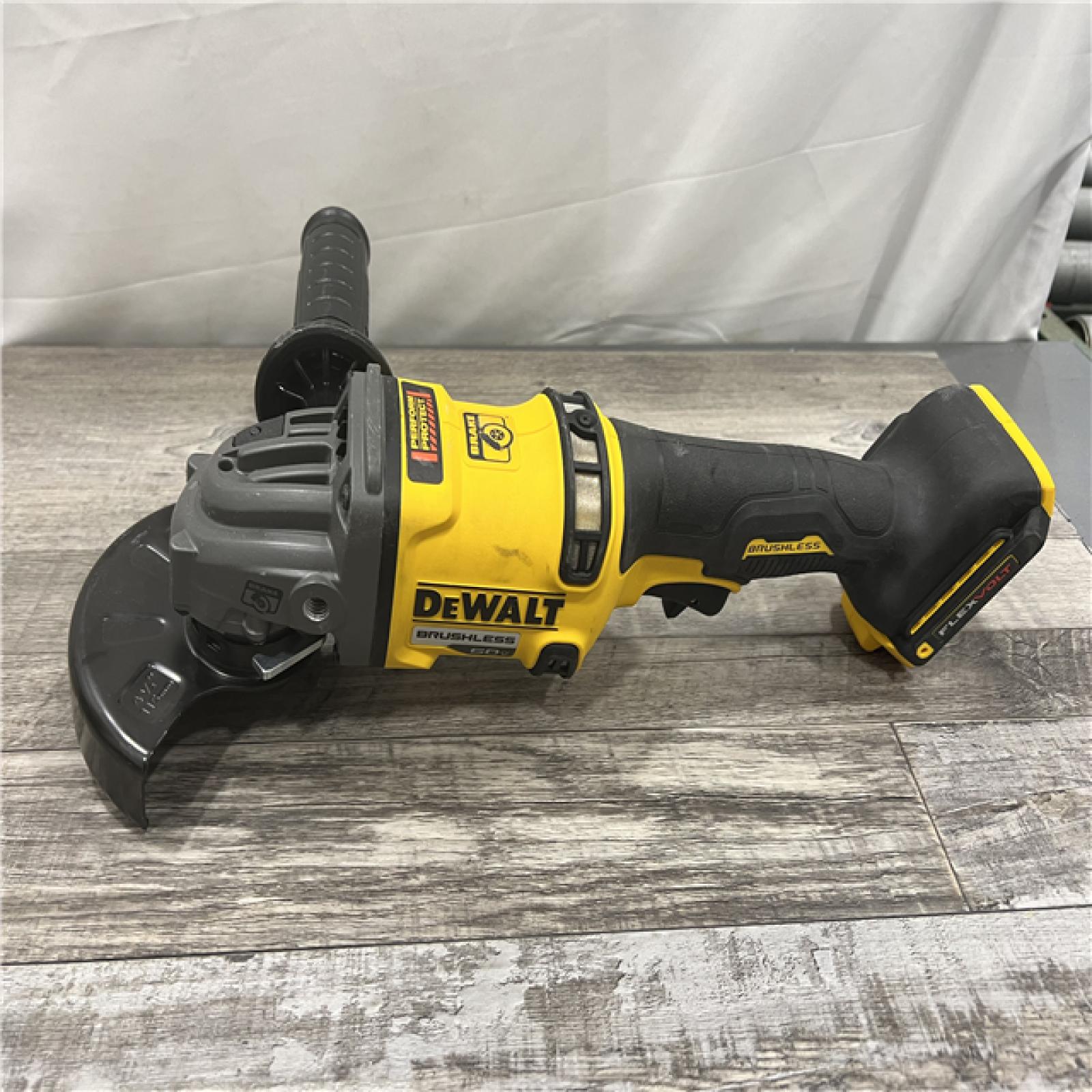 AS-IS DeWalt FLEXVOLT 60V MAX Cordless Grinder  4.5 - 6   9000 RPM  1 EA (115-DCG418B)