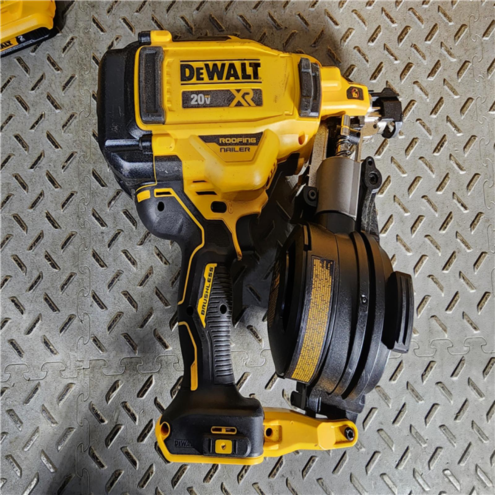 HOUSTON LOCATION - AS-IS DEWALT 2007898 Roofing Nailer Cordless