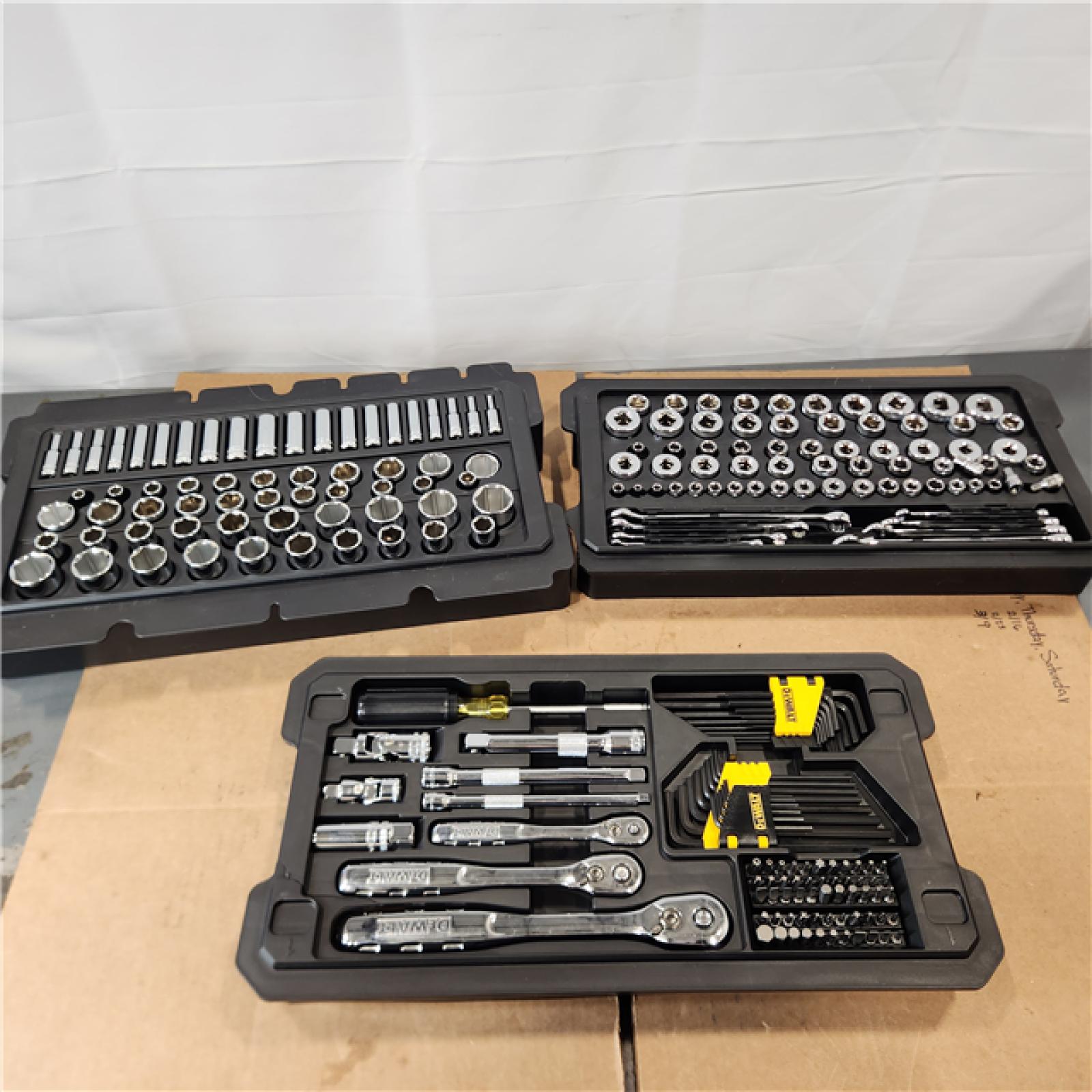 GOOD DEWALT Mechanics Tool Set 226 Piece with TOUGHSYSTEM 22 in