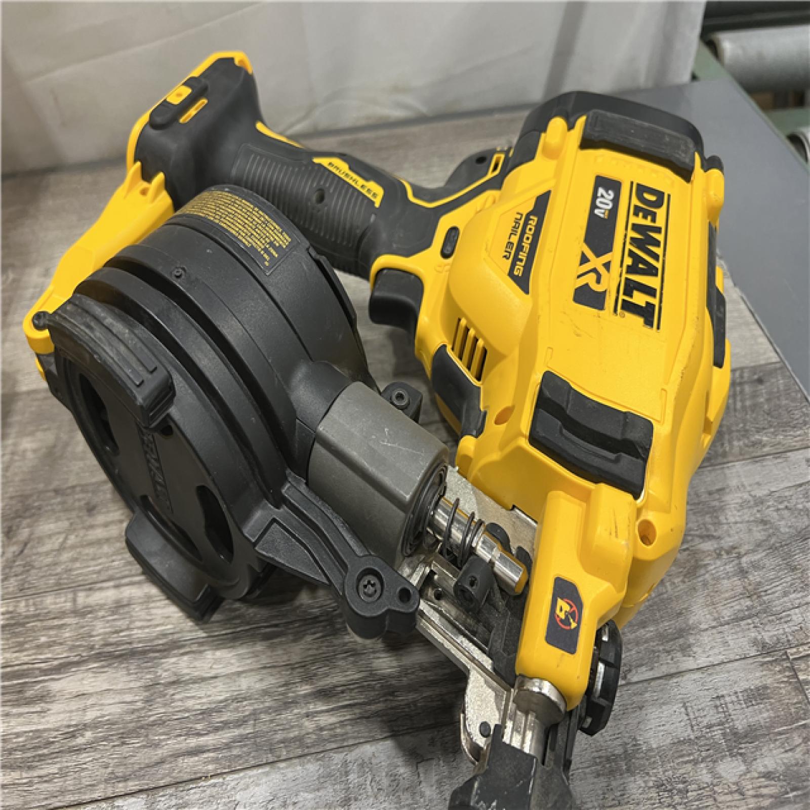 AS-IS DEWALT 2007898 Roofing Nailer Cordless