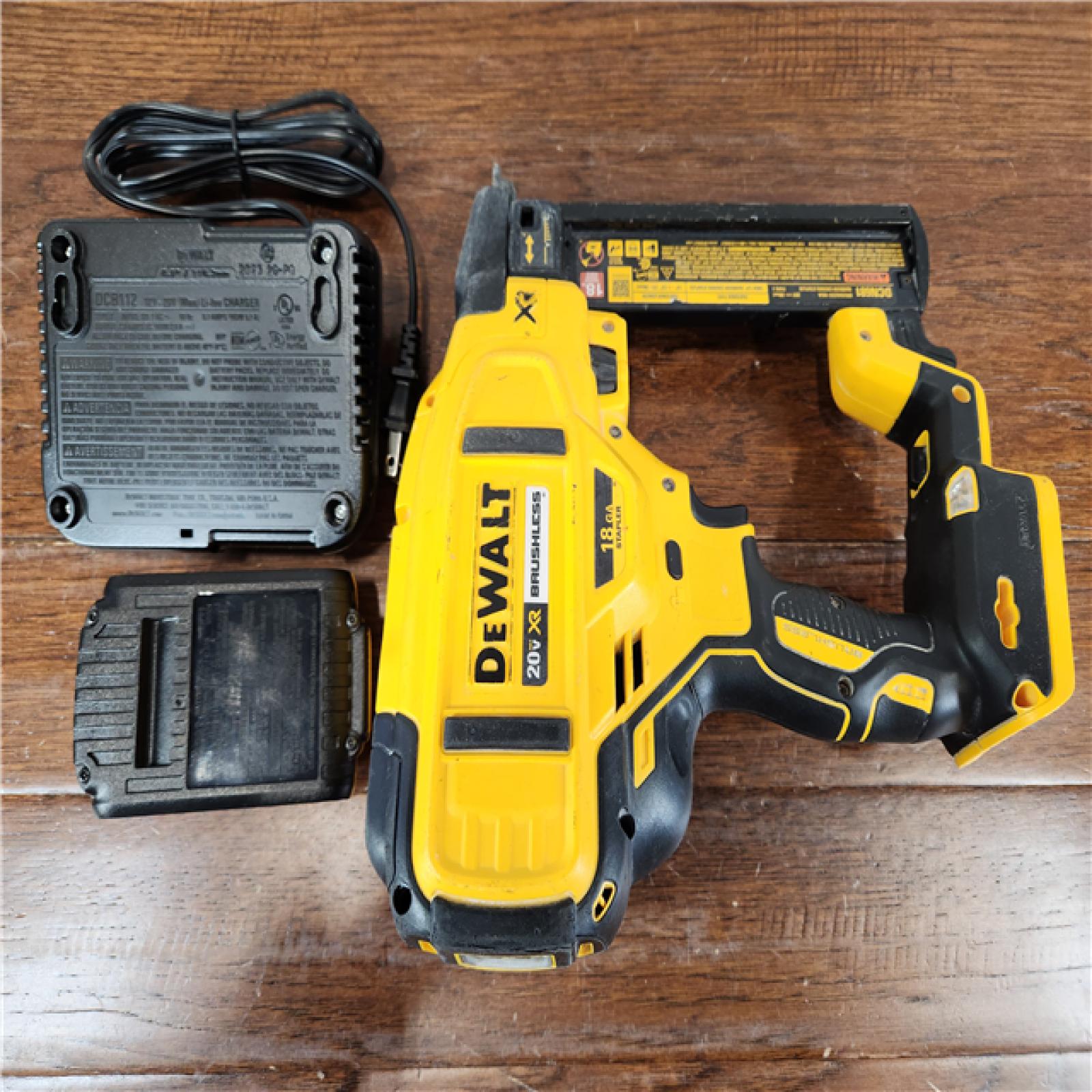 AS-IS DEWALT 20V MAX XR Brushless Cordless 18-Gauge Narrow Crown Stapler Kit