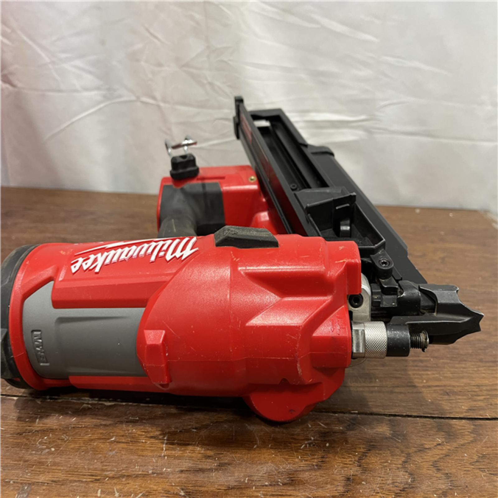 AS-ISMilwaukee 2744-20 M18 FUEL 21-Degree Cordless Framing Nailer (Tool Only)