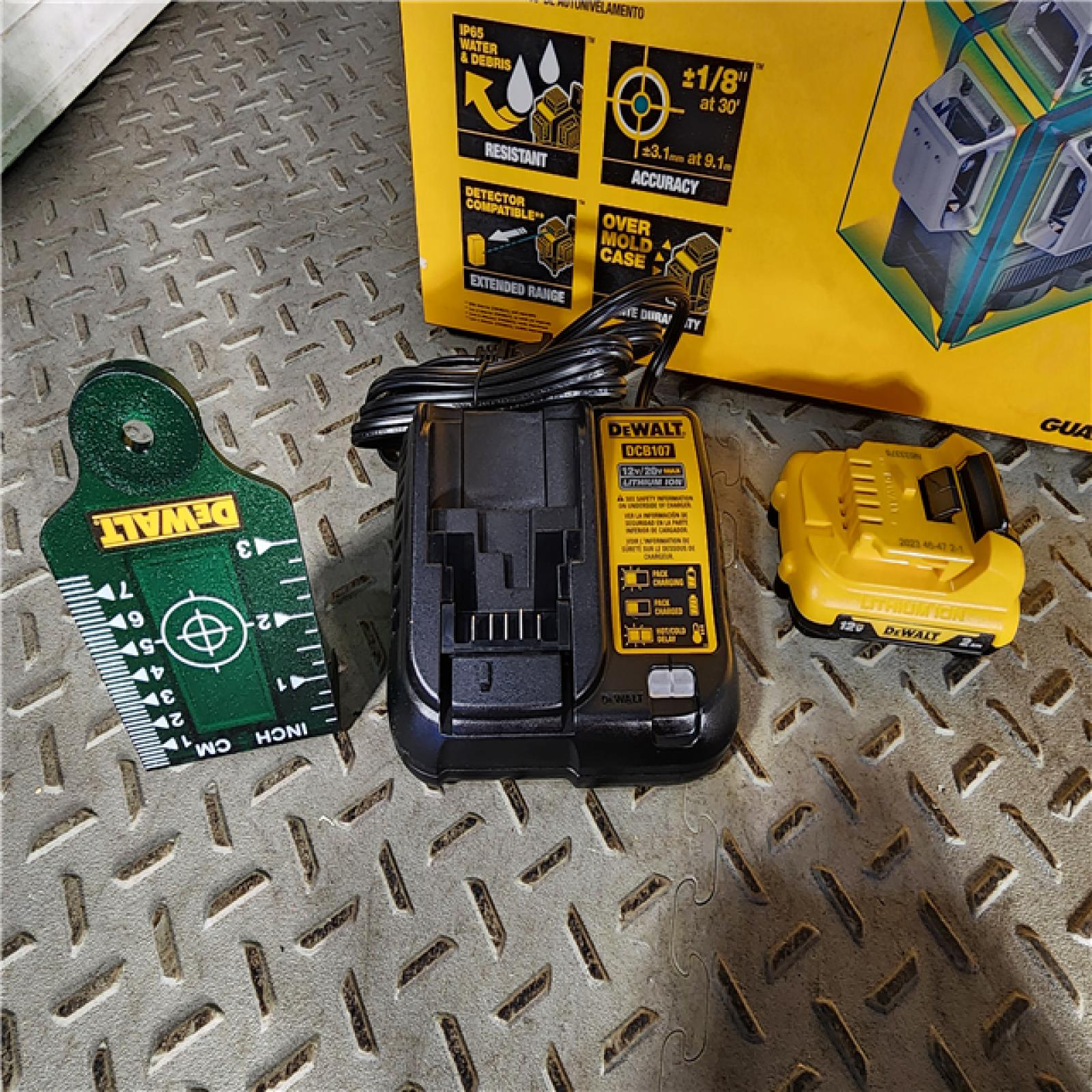 HOUSTON LOCATION - AS-IS (APPEARS LIKE NEW) DEWALT 12V MAX 3 X 360 Degrees Green Line Laser DW089LG