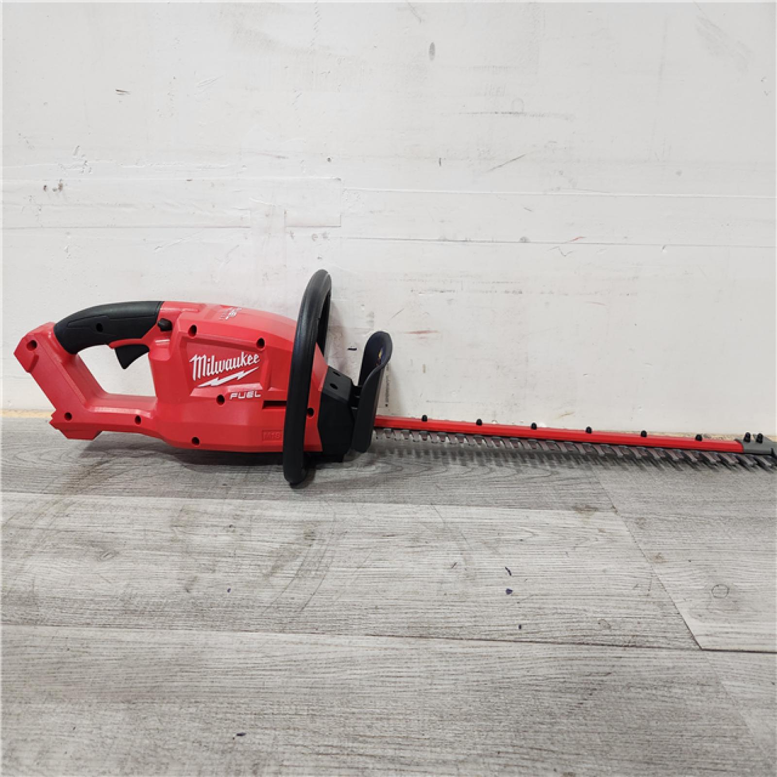 Phoenix Location Milwaukee M18 FUEL 24 in. 18V Lithium-Ion Brushless Cordless Hedge Trimmer (Tool-Only)