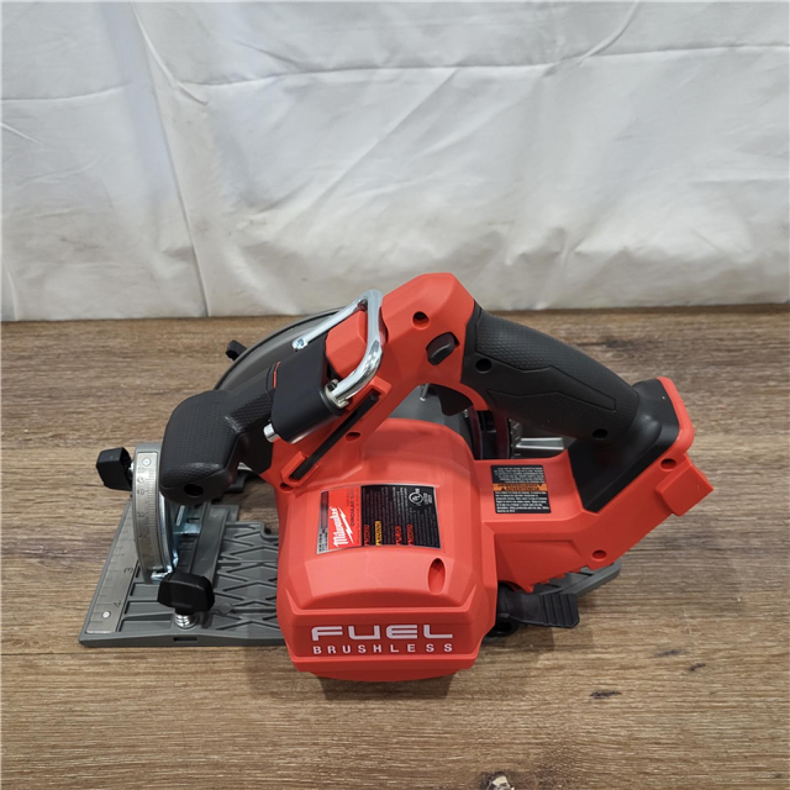 AS-IS M18 FUEL 18V Lithium-Ion Brushless Cordless 7-1/4 in. Circular Saw Kit with One 5.0Ah Battery, Charger, Tool Bag