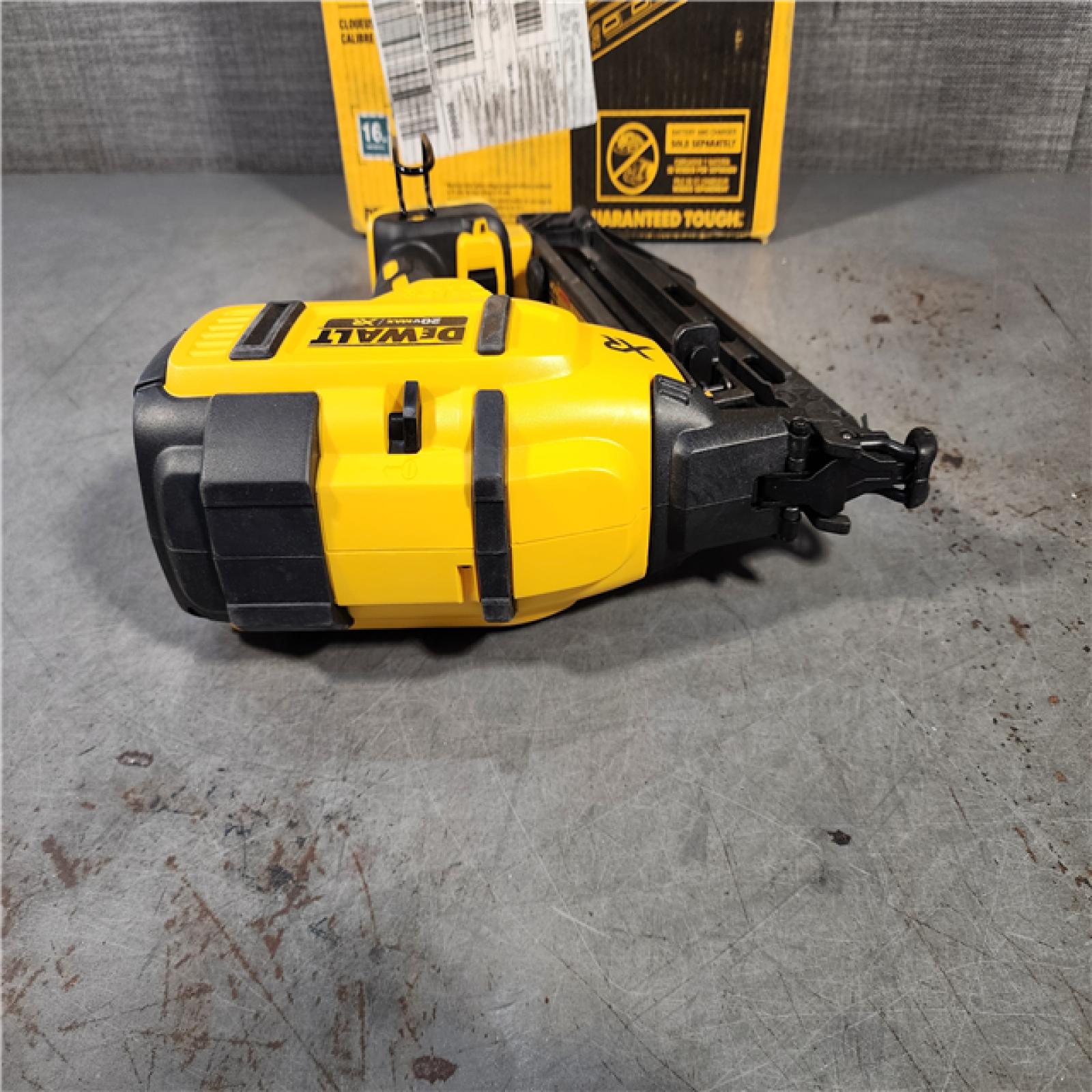 HOUSTON LOCATION - AS-IS DEWALT 20V MAX XR Lithium-Ion Electric Cordless 16-Gauge Angled Finishing Nailer (Tool Only)