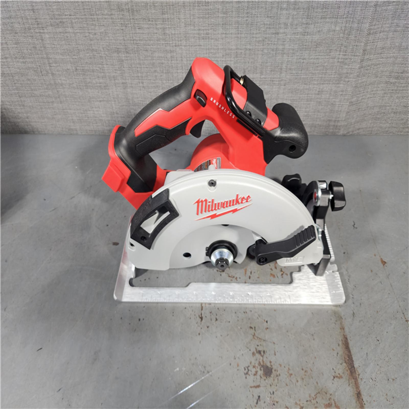 HOUSTON LOCATION - AS-IS (APPEARS LIKE NEW) Milwaukee M18 7-1/4 18V Brushless Circular Saw 2631-20 (Bare Tool)