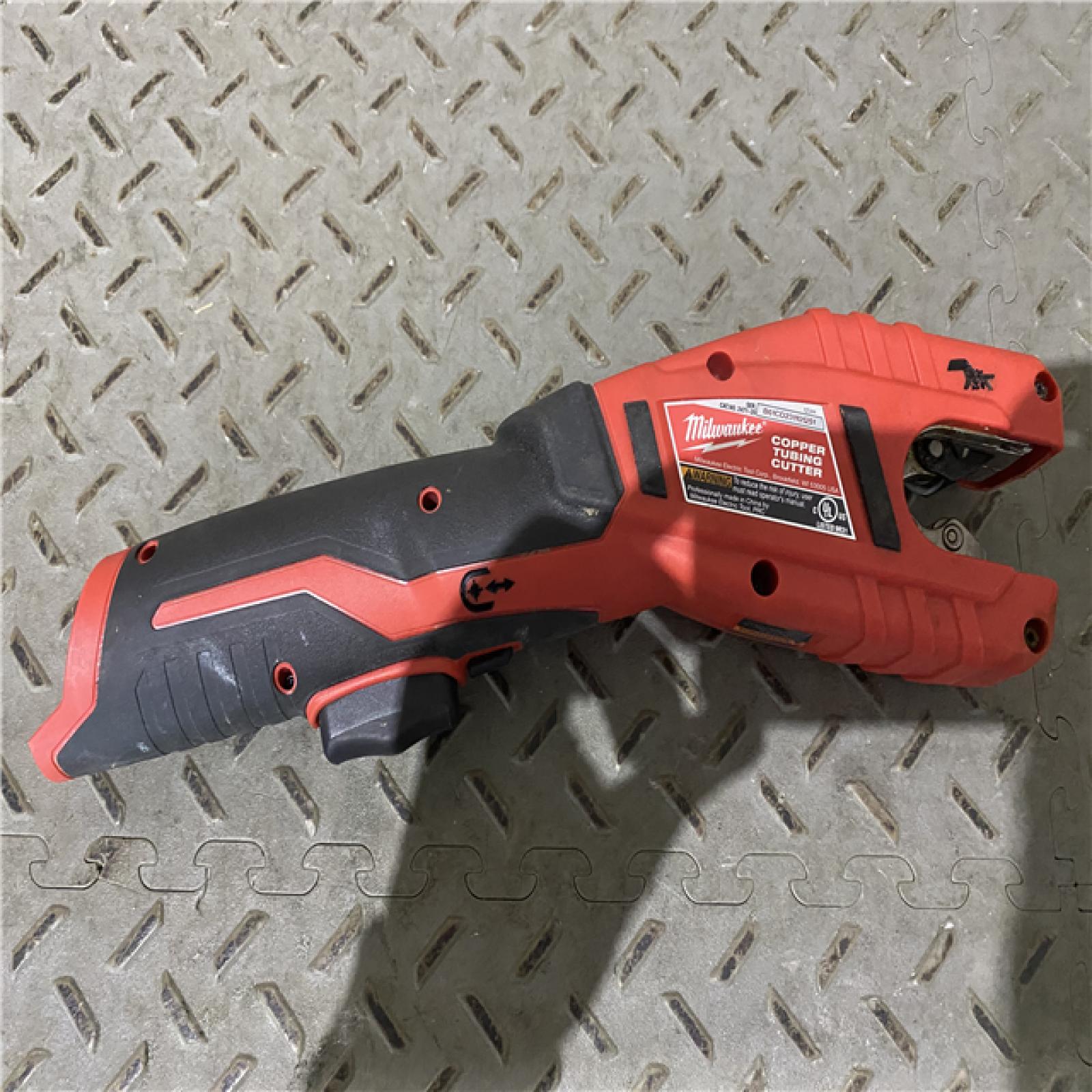 Houston location AS-IS MILWAUKEE M12 12V Lithium-Ion Cordless Copper Tubing Cutter (Tool-Only)