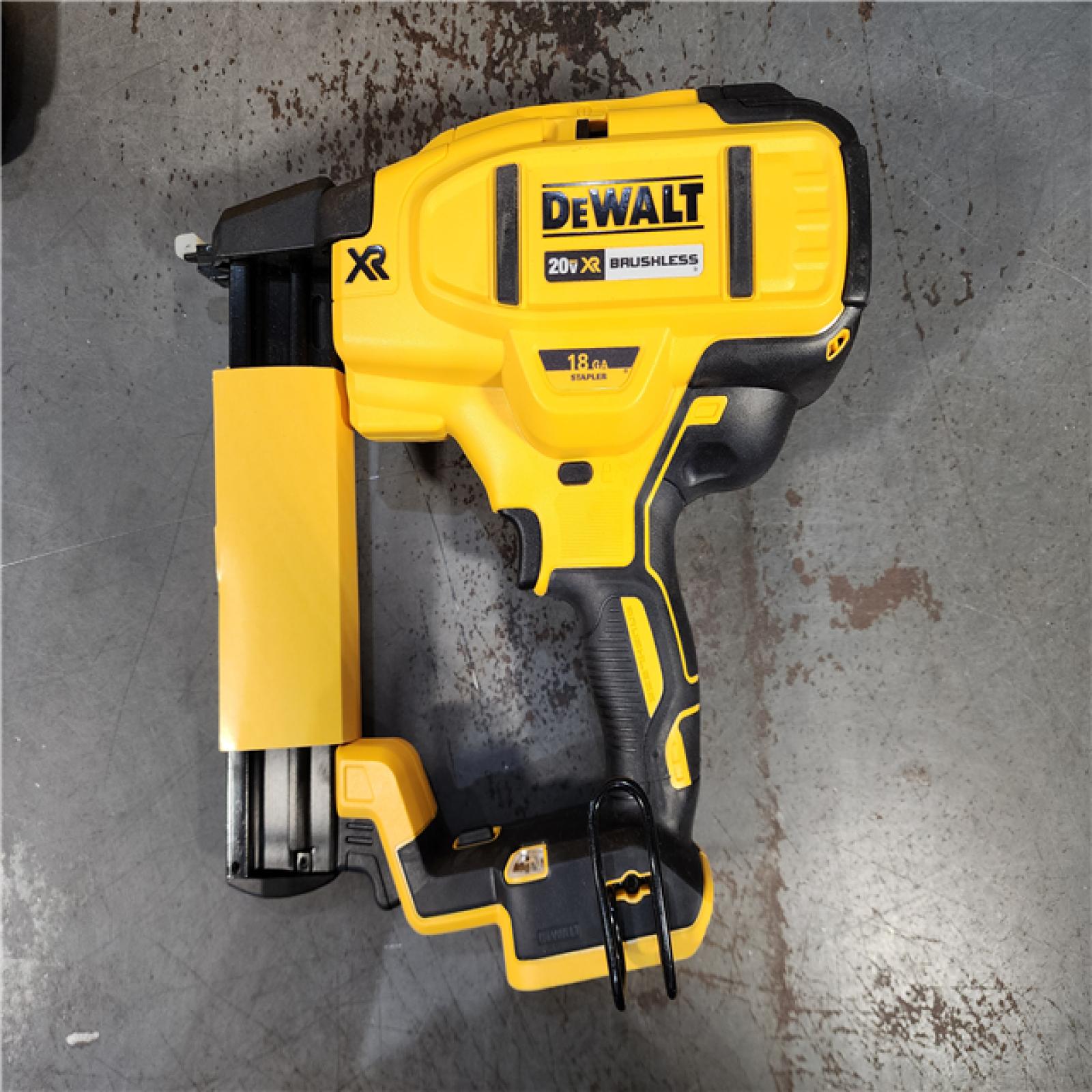 HOUSTON LOCATION - AS-IS DEWALT DCN681D1 20V 18Ga Stapler Kit