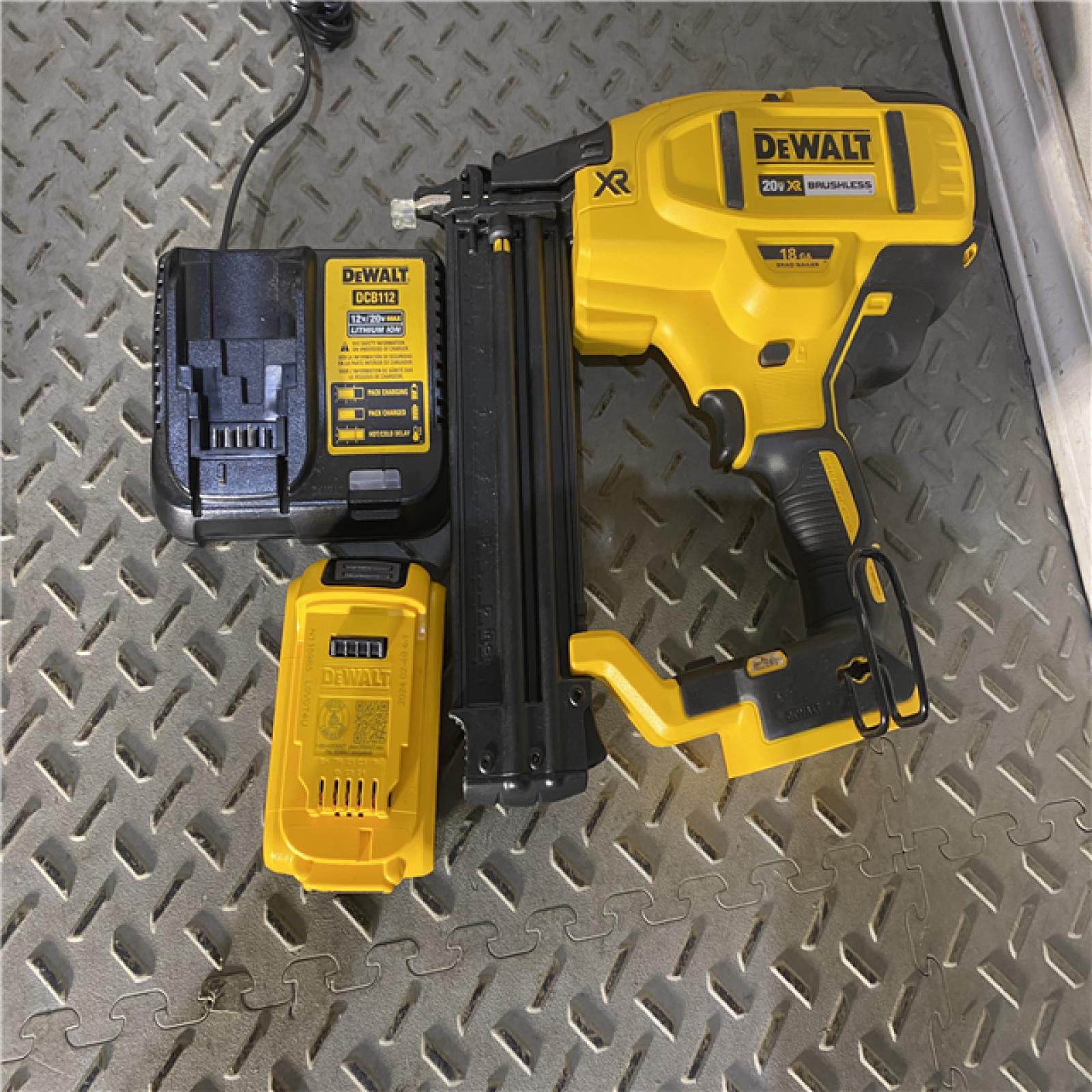 Houston location AS-IS DEWALT 20V MAX XR 18 Gauge Brad Nailer Kit