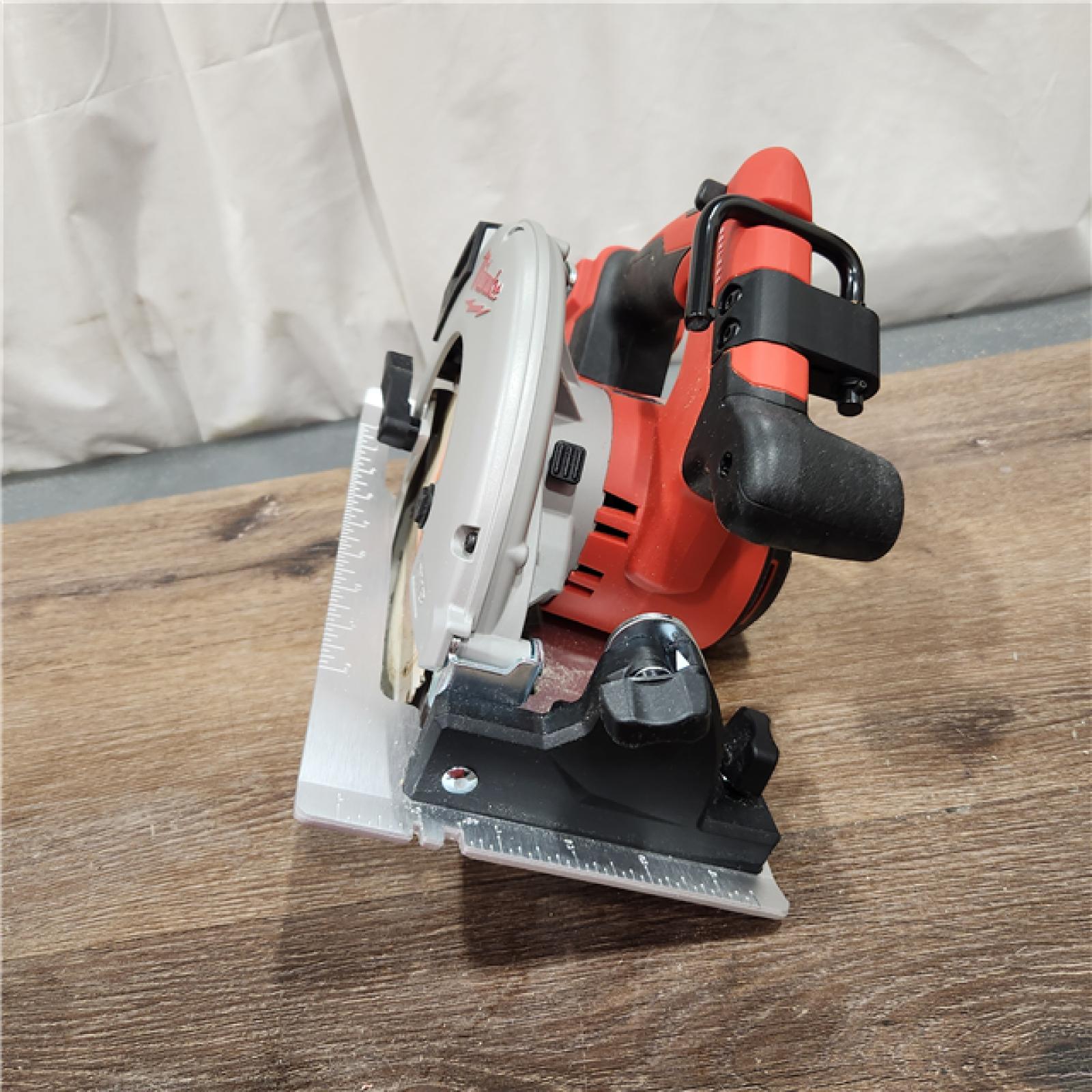 AS-IS Milwaukee M18 7-1/4  18V Brushless Circular Saw 2631-20 (Bare Tool)