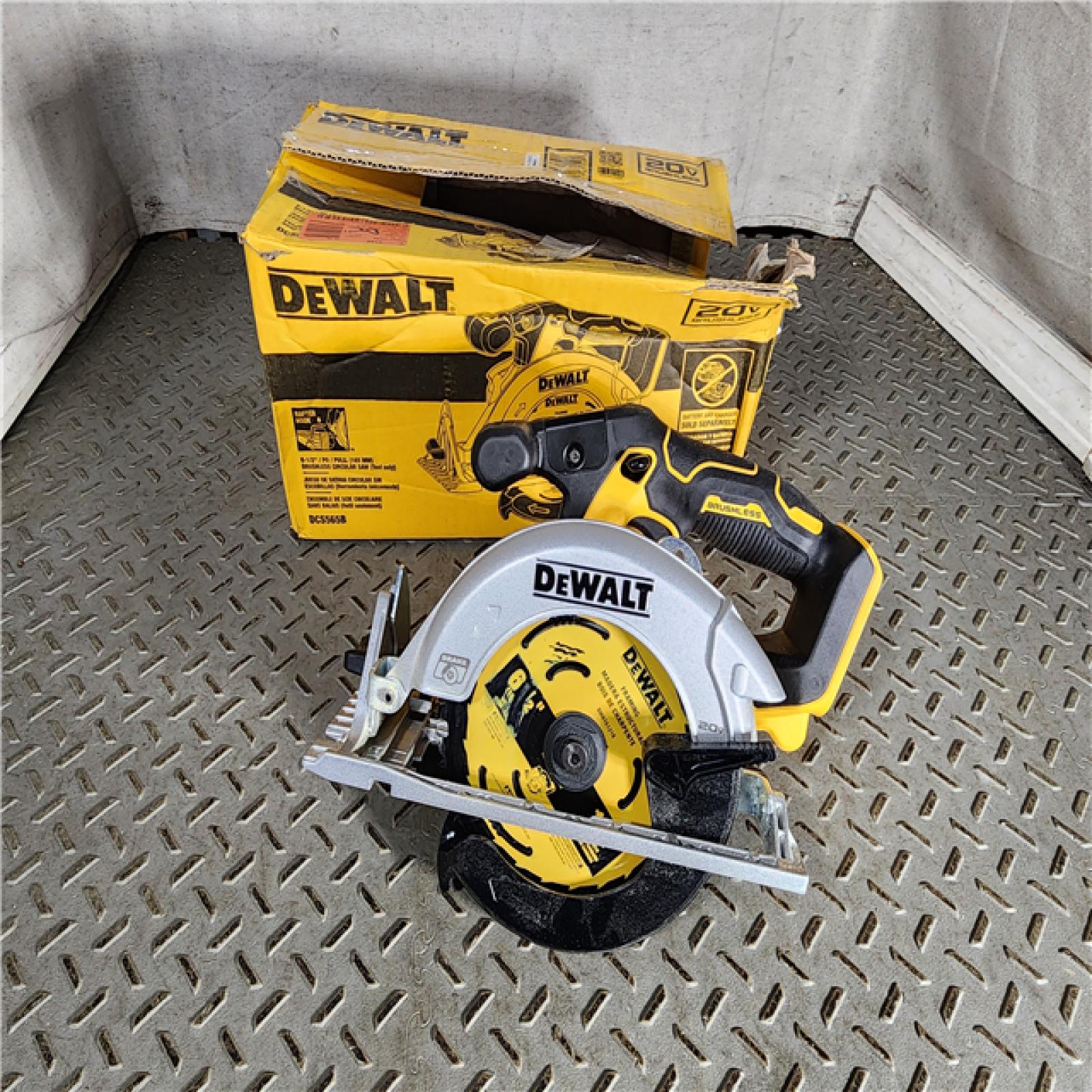 HOUSTON LOCATION - AS-IS DeWALT DCS565B 20V Max Brushless 6.5   Cordless Circular Saw (TOOL ONLY)