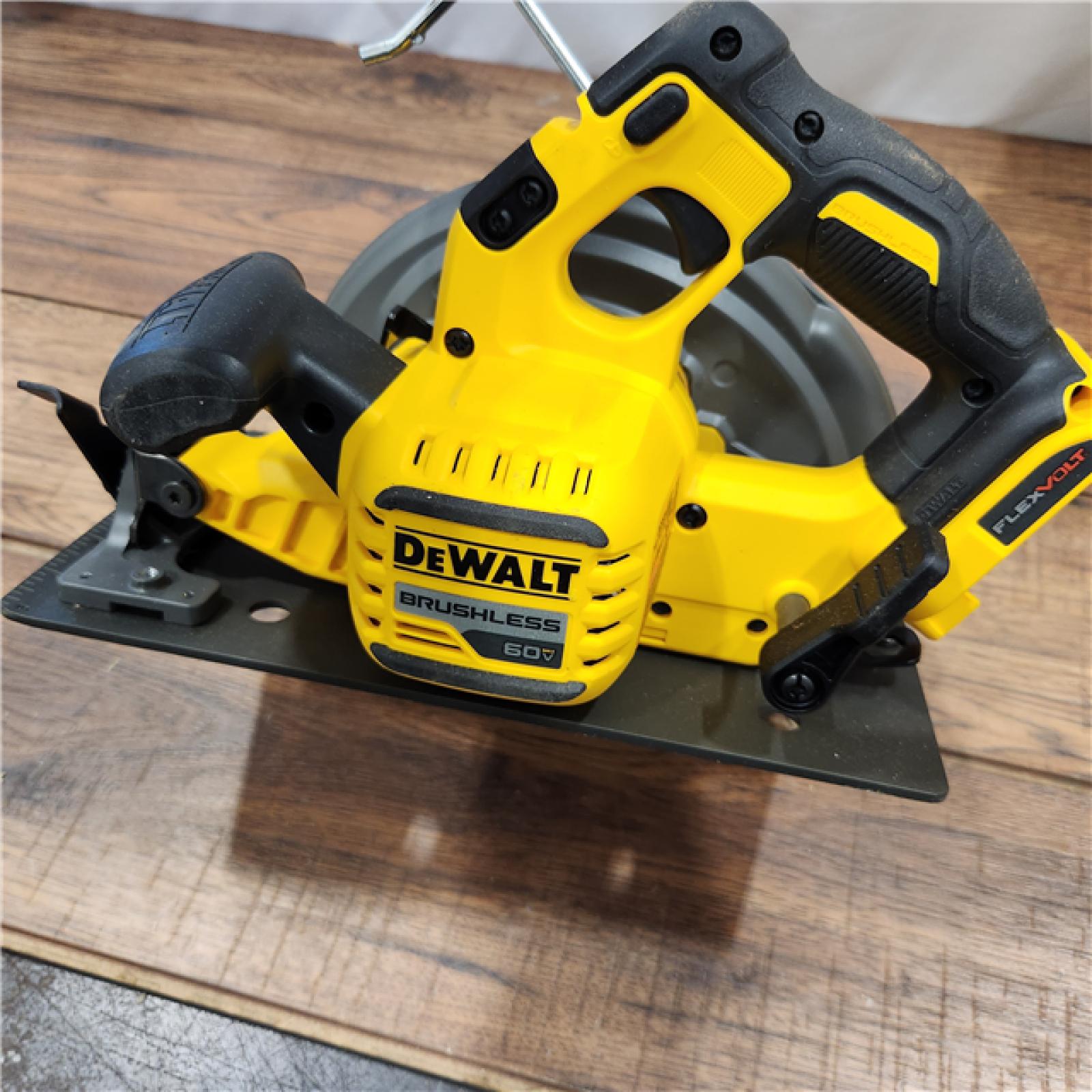 AS-IS DeWALT Flexvolt Max 7-1/4  60V Brushless Circular Saw DCS578B (Bare Tool)