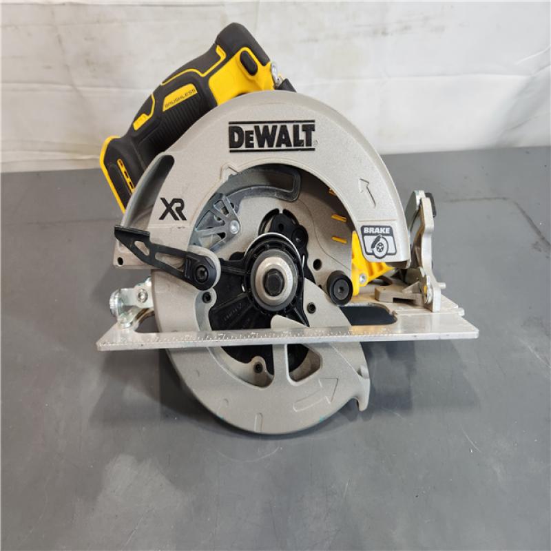 AS IS DeWalt 20V MAX XR 7 1 4 in. Circular Saw w POWER DETECT Tool