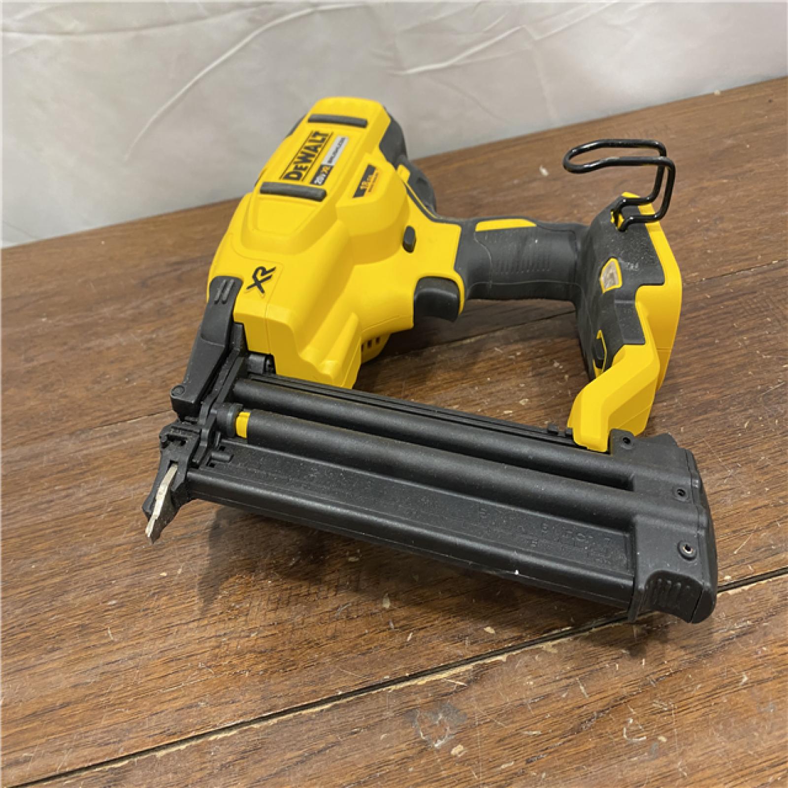 AS-ISDEWALT 20V MAX XR 18 Gauge Brad Nailer Kit