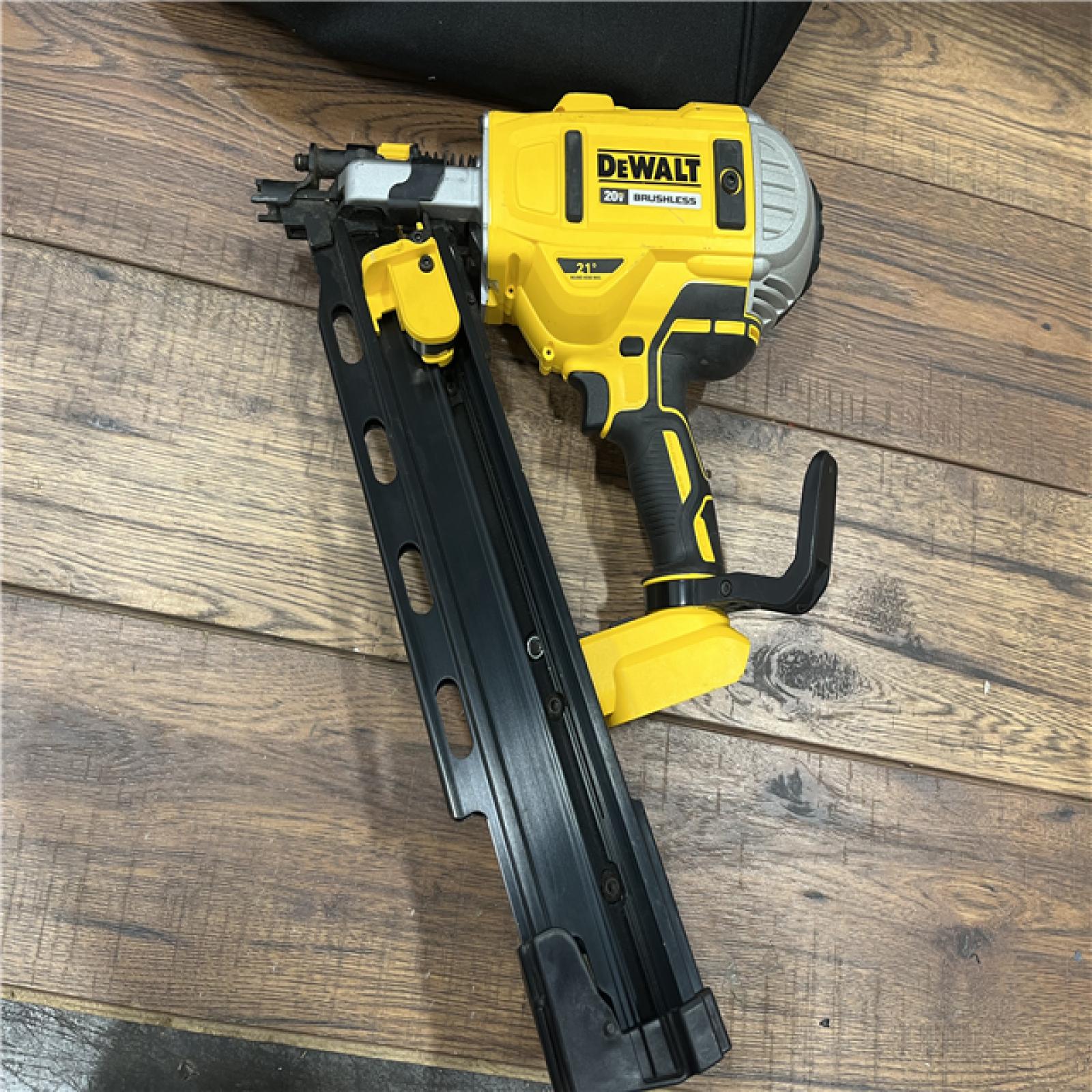 AS-IS DEWALT 20V MAX* 21 Degree Plastic Collated Cordless Framing Nailer with Two 4Ah Lithium Ion Batteries, Charger, and Kit Bag