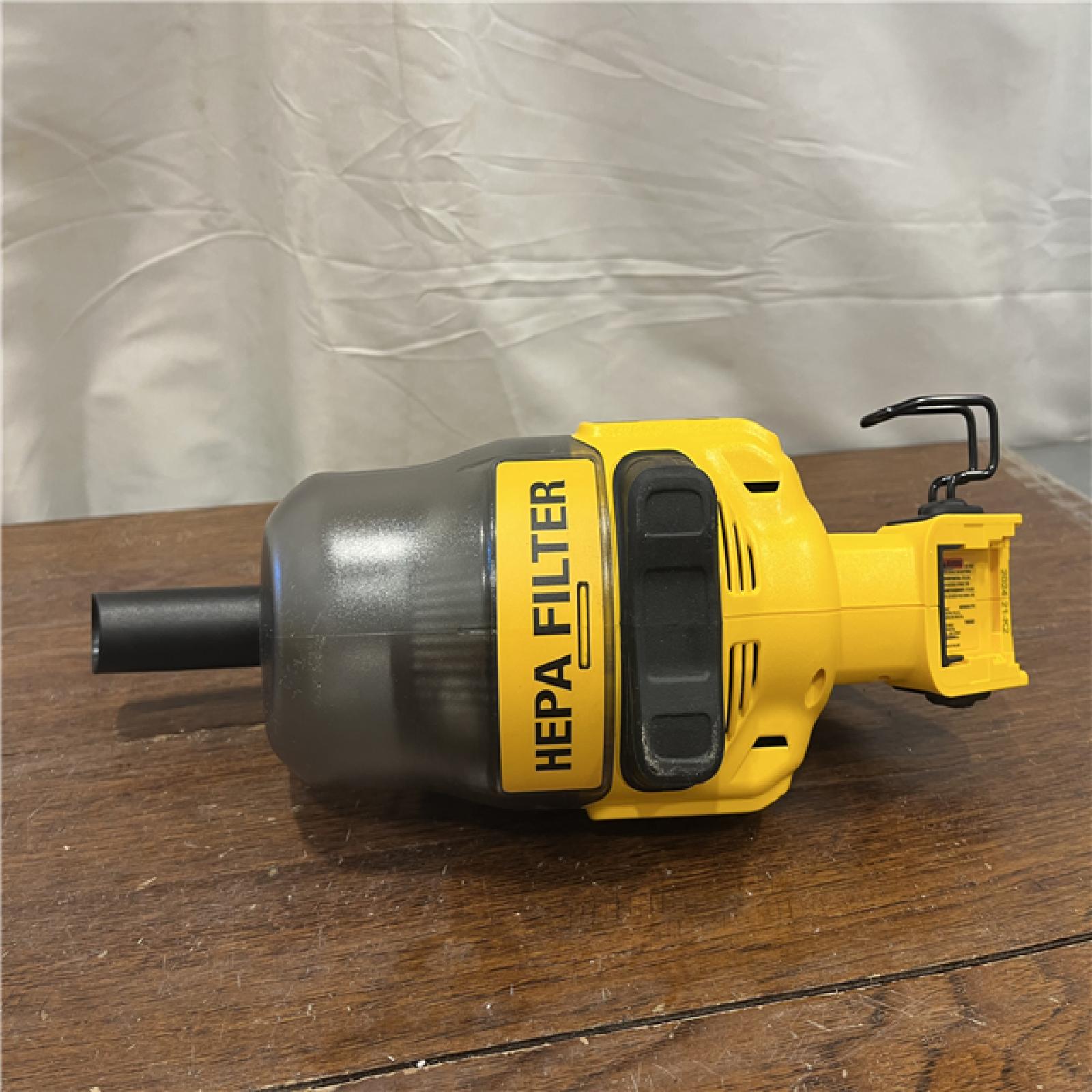 AS-ISDEWALT 20V Lithium-Ion Cordless Dry Hand Vacuum kit  (Tool Only)