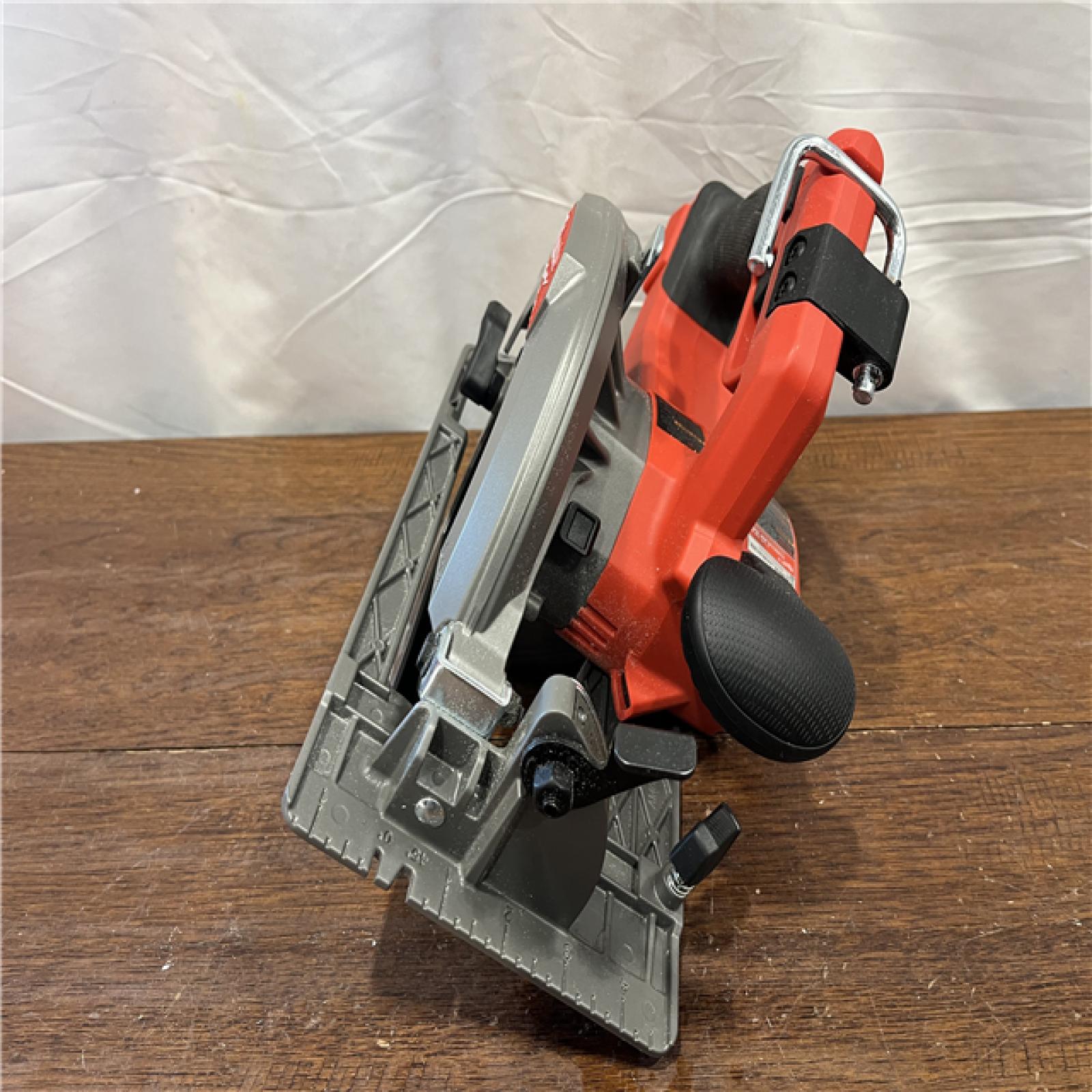 AS-ISMilwaukee M18 FUEL 18V Lithium-Ion Brushless Cordless 7-1/4 in. Circular Saw (Tool-Only)