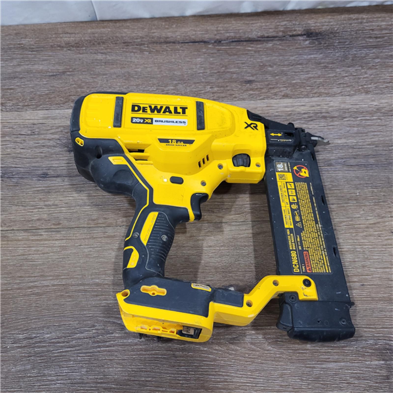 AS-IS DEWALT 20V MAX XR 18 Gauge Brad Nailer Kit