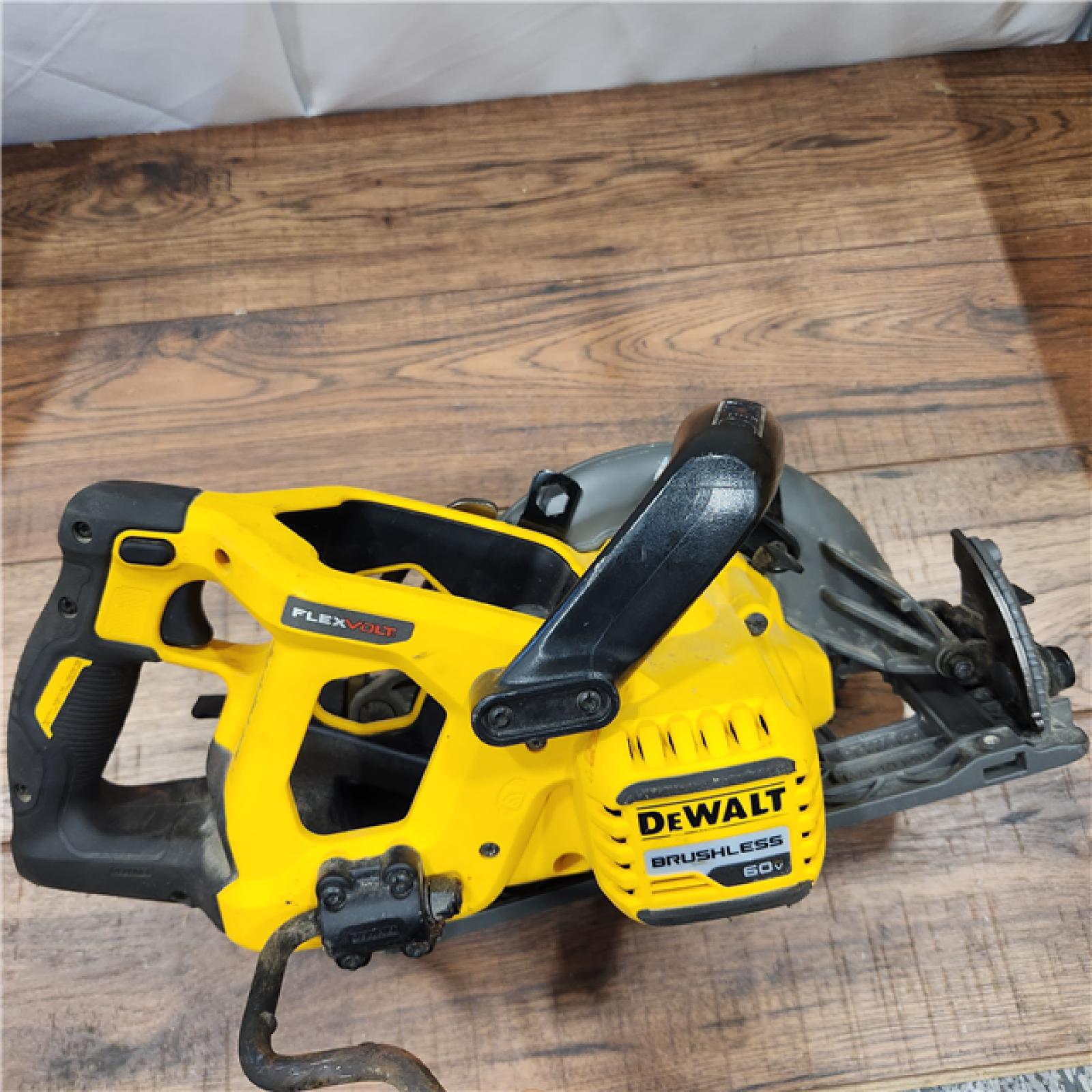 AS-IS FLEXVOLT 60V MAX Cordless Brushless 7-1/4 in. Wormdrive Style Circular Saw (Tool Only)