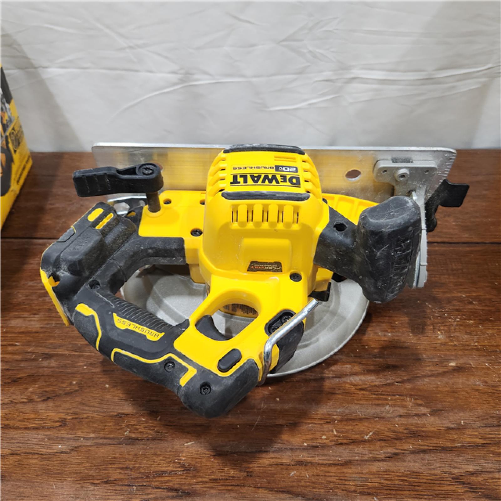 AS-IS 20V MAX Cordless Brushless 7-1/4 in. Sidewinder Style Circular Saw with FLEXVOLT ADVANTAGE (Tool Only)