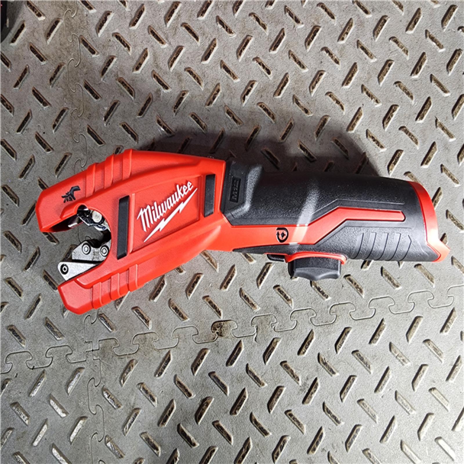 HOUSTON LOCATION - AS-IS Milwaukee M12 Cordless Lithium-Ion Tubing Cutter Kit