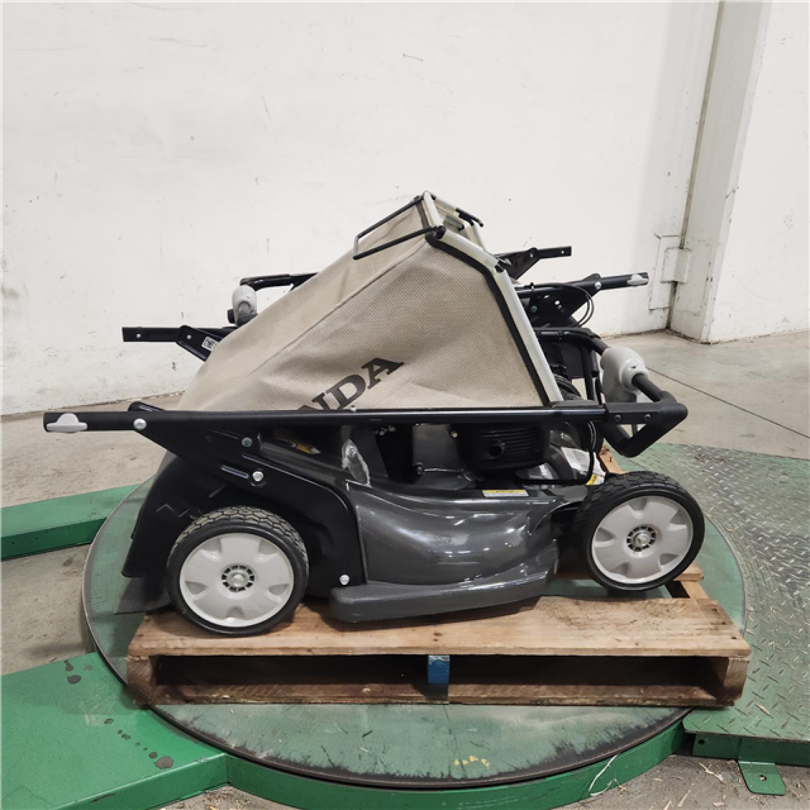 Dallas Location - As-Is Honda HRX217VKA Mower (Lot Of 2)