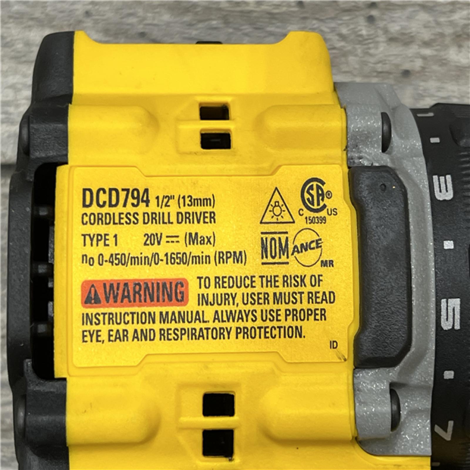 AS-IS DEWALT ATOMIC 20-Volt MAX Lithium-Ion Cordless Combo Kit (2-Tool) with (2) 2.0Ah Batteries, Charger and Bag