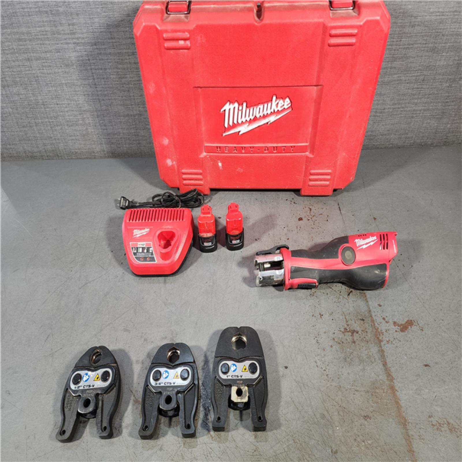 HOUSTON LOCATION - AS-IS Milwaukee M12 Force Logic Press Tool 1/2 in. to 1 in. Kit