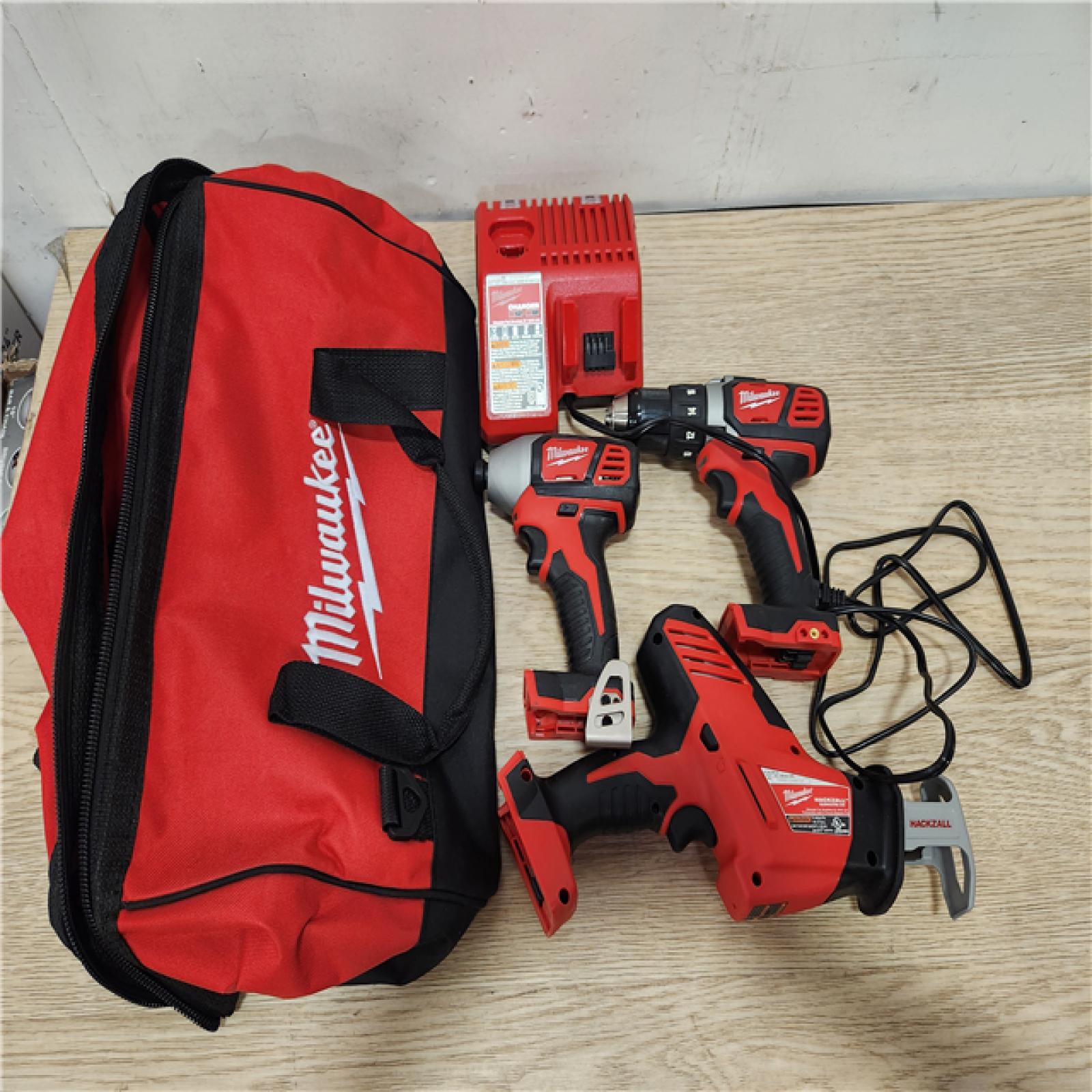 Phoenix Location Milwaukee M18 18-Volt Lithium-Ion Cordless Combo Kit 4-Tool with Charger and Tool Bag (No Battery)