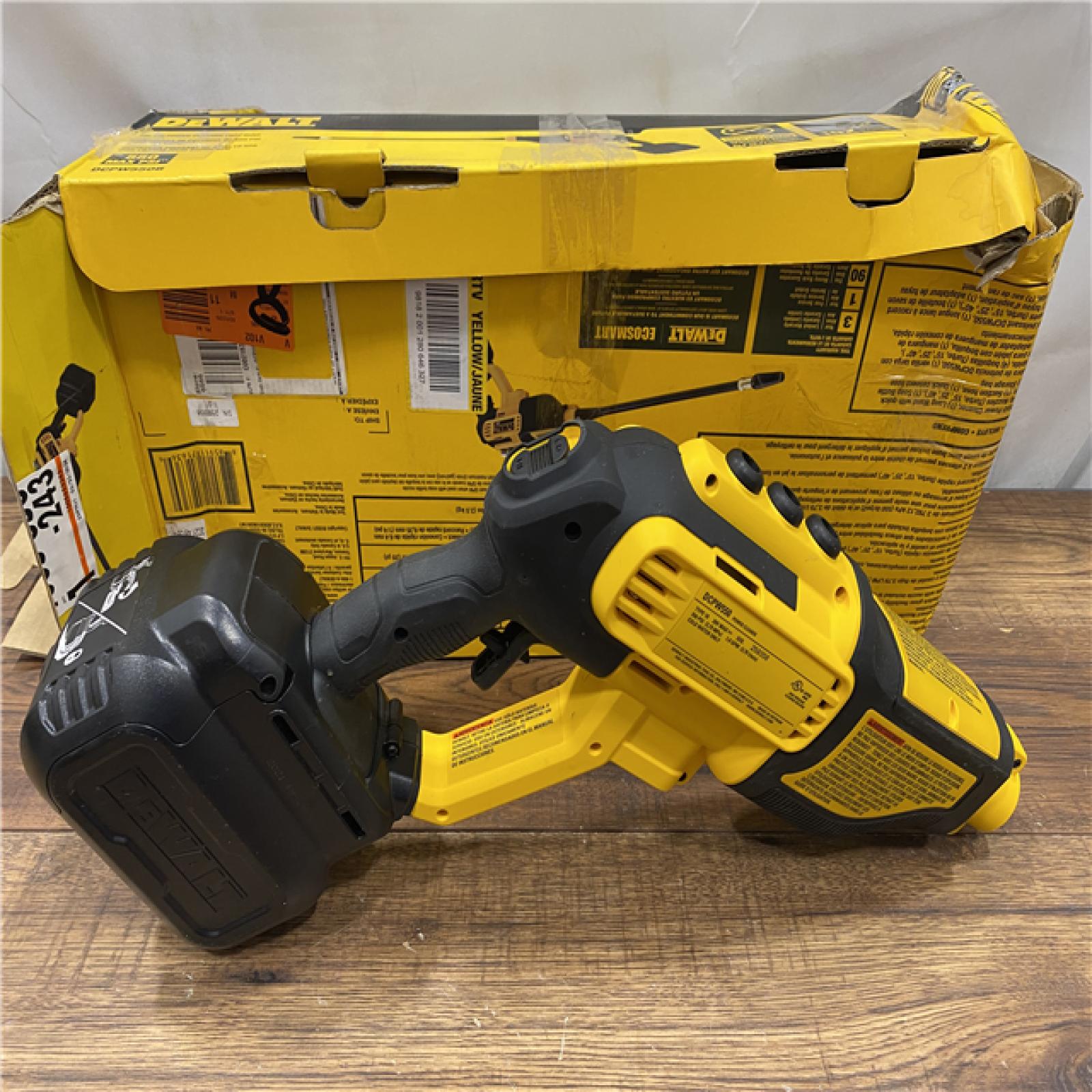 AS IS Dewalt 20V 550 PSI  1 GPM Cordless Power Cleaner W/ 4 Nozzles Tool-Only DCPW550B