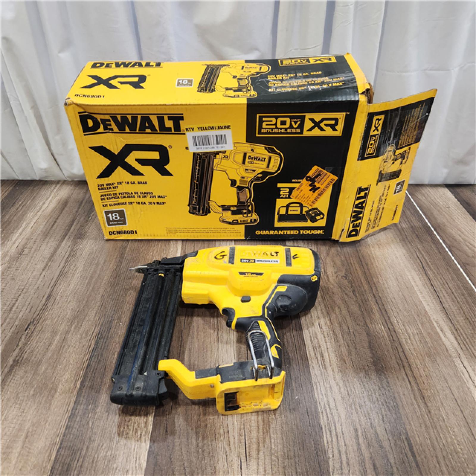 AS IS DEWALT 20V MAX XR 18 Gauge Brad Nailer Kit