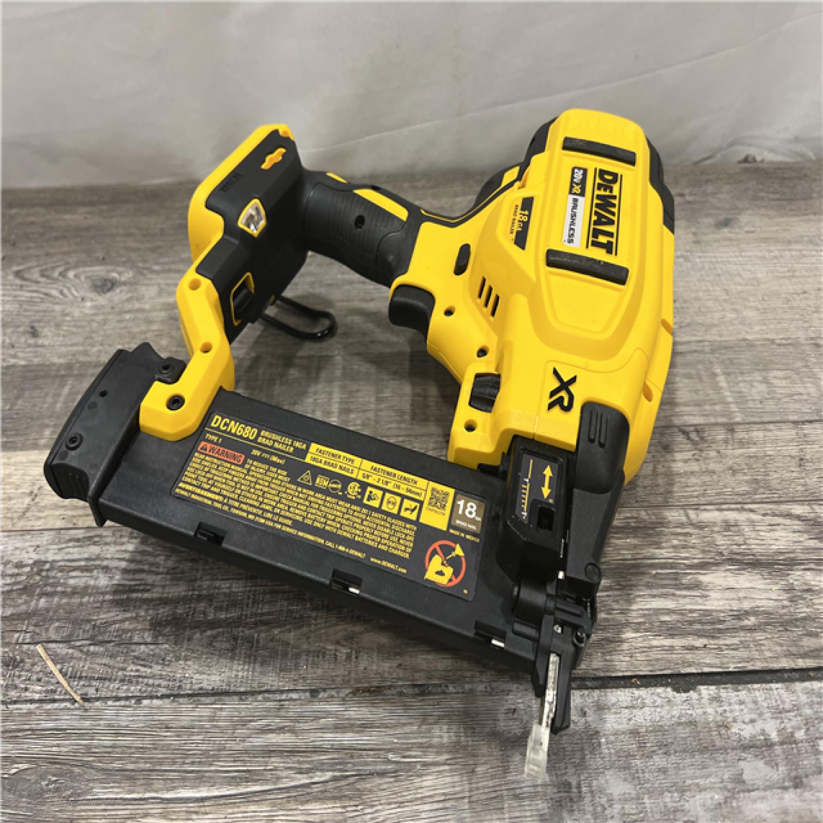 AS-IS DEWALT 20V MAX XR 18 Gauge Brad Nailer Kit